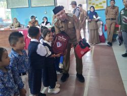 Pekon Puramekar Bagikan 106 Buah Kaos Olahraga dan Tas TK. Anggaran DD 2025