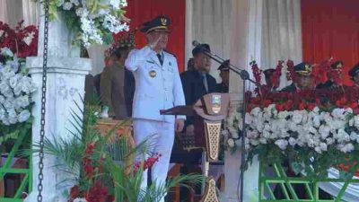 Pemkab Pesibar Sukses Gelar Upacara Peringatan HUT RI ke-80 di Labuhan Jukung