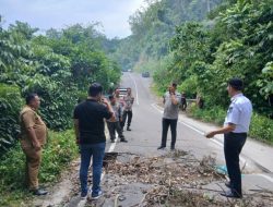 Bupati OKU Selatan Tinjau Jalan Amblas di Desa Jepara, Pastikan Perbaikan Sebelum Grand Fondo