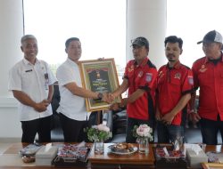 Terima Anugerah PWDPI Awards 2025, Bupati Pesisir Barat Tegaskan Komitmen Lestarikan Budaya