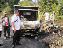 Api Bongkar Kelakuan? Mobil Pengangkut Sampah DLH Hangus Saat Pulang Bawa Batu