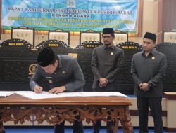 Bupati Dedi Irawan Hadiri Paripurna DPRD Pesibar untuk Persetujuan Ranperda APBD 2026
