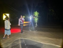 Curah Hujan Tinggi Akibatkan Luapan Air Menggenangi Pemukiman di Pesisir Barat