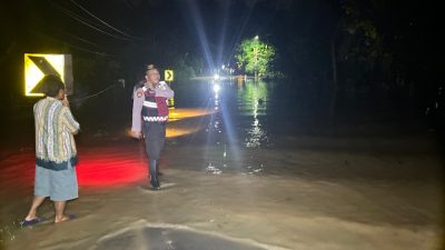 Curah Hujan Tinggi Akibatkan Luapan Air Menggenangi Pemukiman di Pesisir Barat