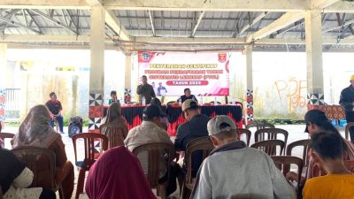Wujud Komitmen Pelayanan Publik Kantor Pertanahan Lampung Barat Serahkan Sertifikat PTSL di Pekon Pagar Dewa