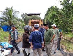 Pastikan Kualitas Infrastruktur, Bupati Pesisir Barat Tinjau Progres Jalan dan Renovasi UGD Puskesmas Ngambur