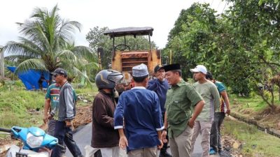 Pastikan Kualitas Infrastruktur, Bupati Pesisir Barat Tinjau Progres Jalan dan Renovasi UGD Puskesmas Ngambur
