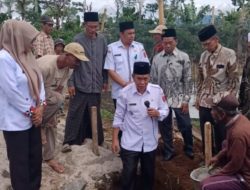 Peratin Pekon Sumber Alam Husain Melakukan Peletakan Batu Pertama Pembangunan Musholla Al-firdau