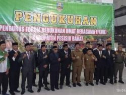 Bupati Pesisir Barat Kukuhkan Pengurus FKUB Masa Bakti 2025–2030, Tegaskan Pentingnya Kerukunan Umat Beragama