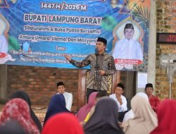 Safari Ramadhan di Way Tenong, Parosil Mabsus Indahkan Usulan Masyarakat Perbaiki Jalan Putus