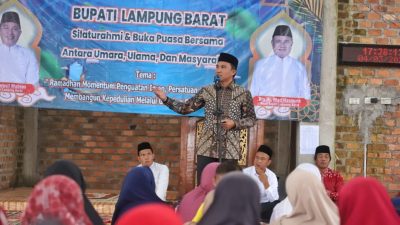 Safari Ramadhan di Way Tenong, Parosil Mabsus Indahkan Usulan Masyarakat Perbaiki Jalan Putus