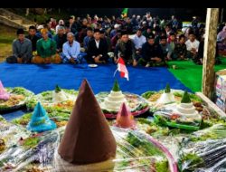 17 Tumpeng, Satu Doa untuk Indonesia: Warga Pemangku Sunur Kenang Jasa Para Pahlawan